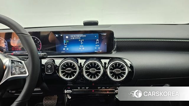 Mercedes-Benz A-Class W177 2025 Белый из Кореи, фото 3