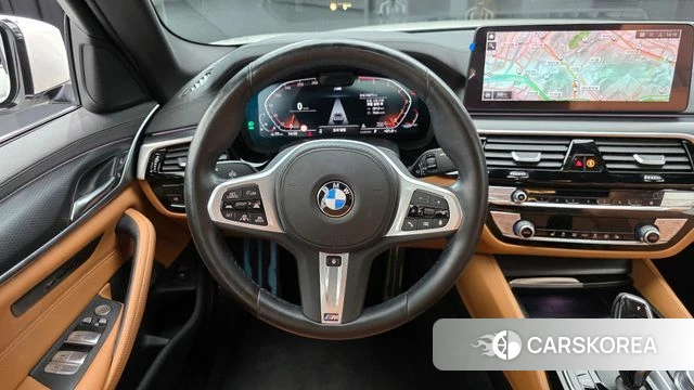 BMW 5 Series (G30) 2023 Белый из Кореи, фото 3