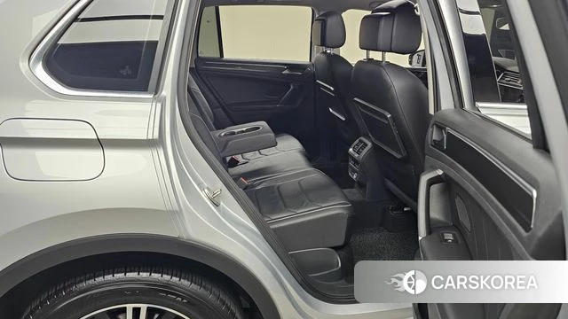 Volkswagen Tiguan second Generation 2018 Серебряный из Кореи, фото 3