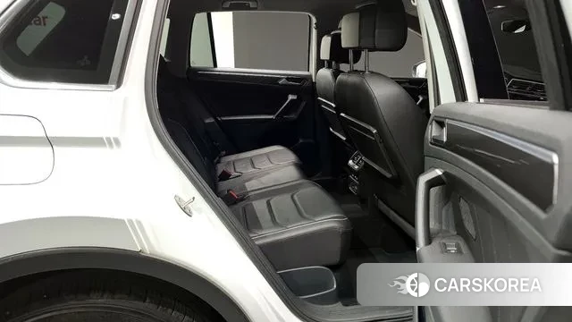 Volkswagen Tiguan second Generation 2018 Белый из Кореи, фото 3
