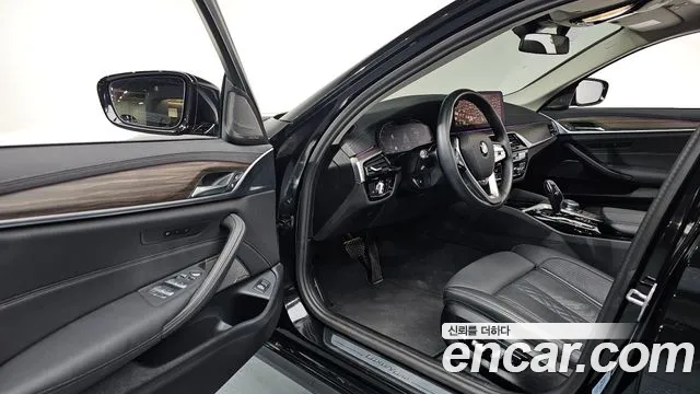 BMW 5 Series (G30) 2023 Черный из Кореи, фото 3