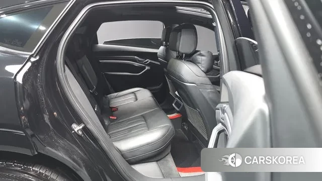 Audi e-Tron 2021 Черный из Кореи, фото 3