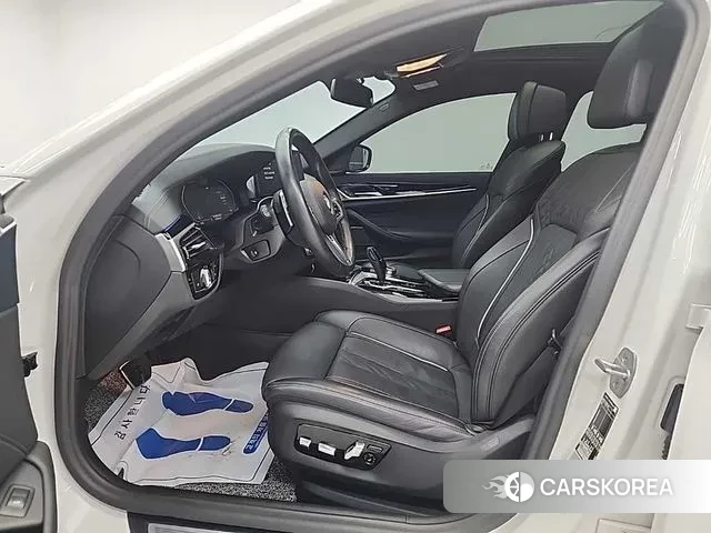 BMW 5 Series (G30) 2022 Белый из Кореи, фото 3