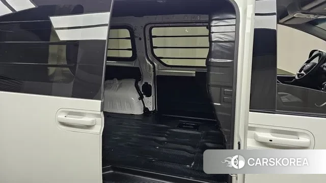 Hyundai Staria 2023 Белый из Кореи, фото 3