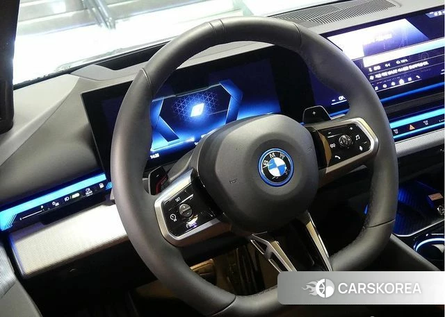 BMW 5 Series (G60) 2026 Серебристо-серый из Кореи, фото 3
