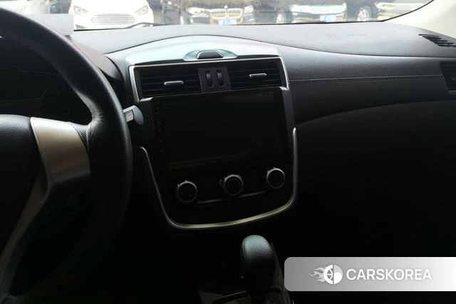 Nissan TIIDA 2022 Красный из Китая, фото 3