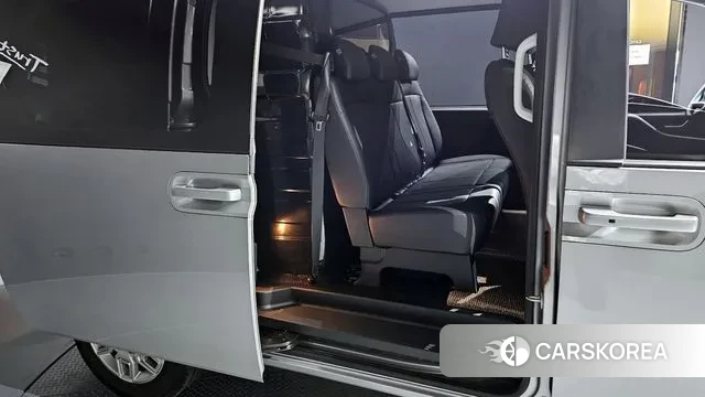 Hyundai Staria 2025 Серебристо-серый из Кореи, фото 3