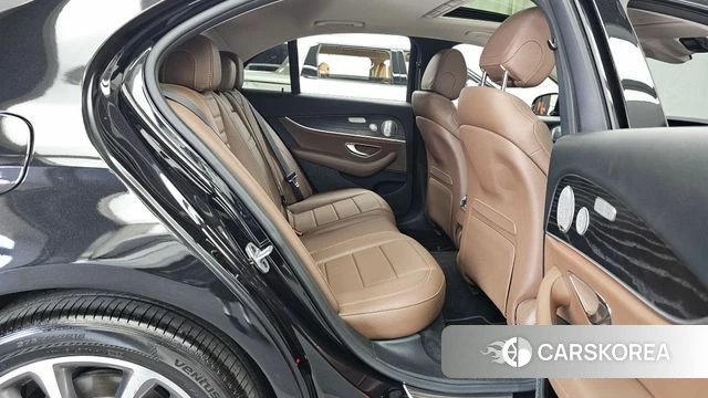 Mercedes-Benz E-Class W213 2018 Черный из Кореи, фото 3