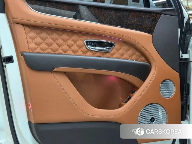 Bentley Bentayga 2021 Белый из Кореи, фото 3