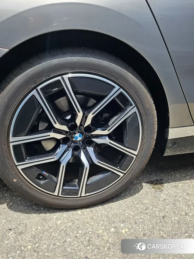 BMW 7 Series (G70) 2025 Серебристо-серый из Кореи, фото 3