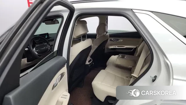 Genesis GV70 2023 Белый из Кореи, фото 3