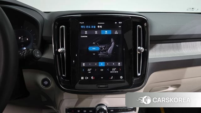 Volvo XC40 2023 Белый из Кореи, фото 3