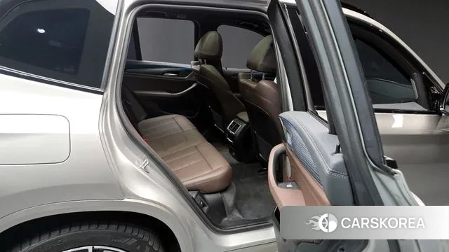 BMW iX3 2024 Серебристо-серый из Кореи, фото 3