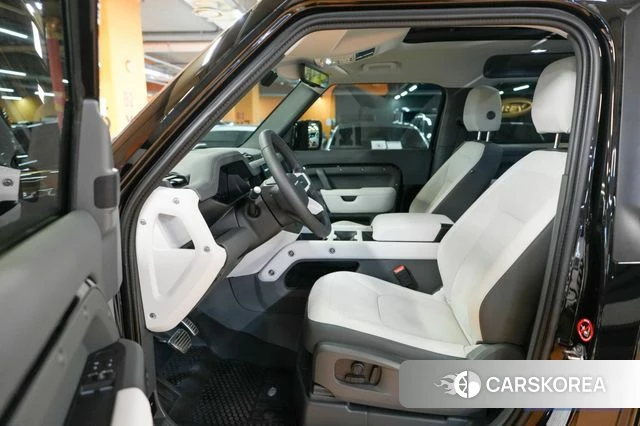 Land Rover Defender (L663) 2024 Черный из Кореи, фото 3