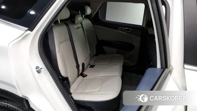 Kia Sportage 5th Generation 2023 Белый из Кореи, фото 3