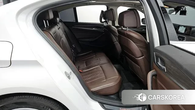 BMW 5 Series (G30) 2018 Белый из Кореи, фото 3