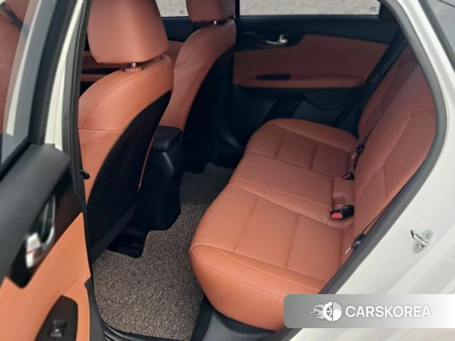 Kia The New K3 2nd generation 2023 Белый из Кореи, фото 3