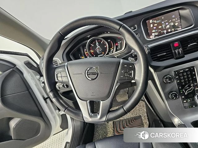 Volvo V40 2018 Белый из Кореи, фото 3