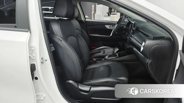 Kia The New K3 2nd generation 2022 Белый из Кореи, фото 3