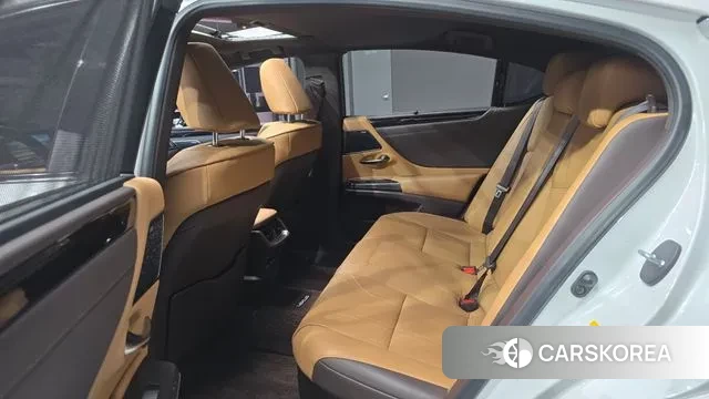 Lexus ES300h 7th generation 2019 Белый из Кореи, фото 3