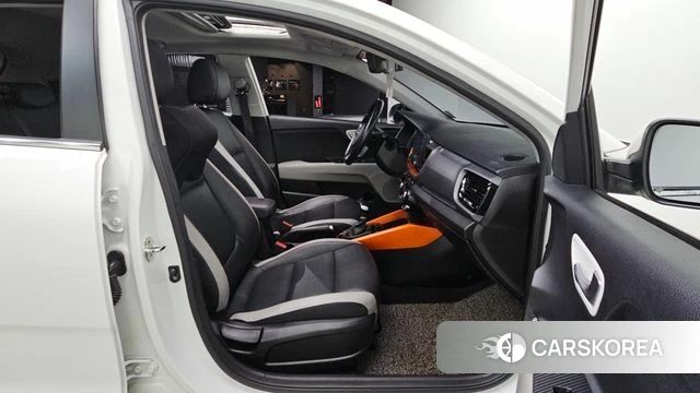 Kia Stonic 2018 Белый из Кореи, фото 3