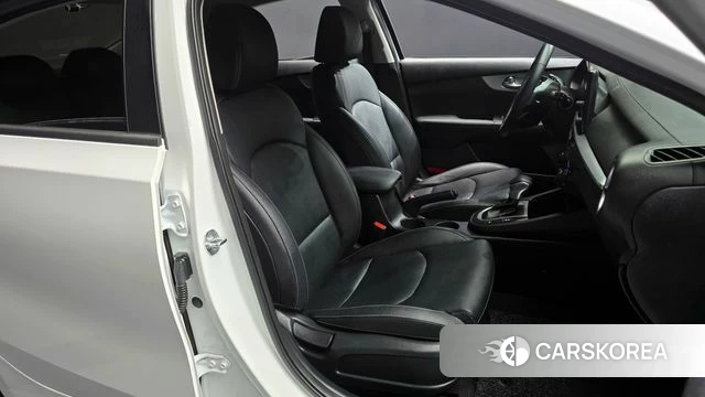 Kia The New K3 2nd generation 2021 Белый из Кореи, фото 3