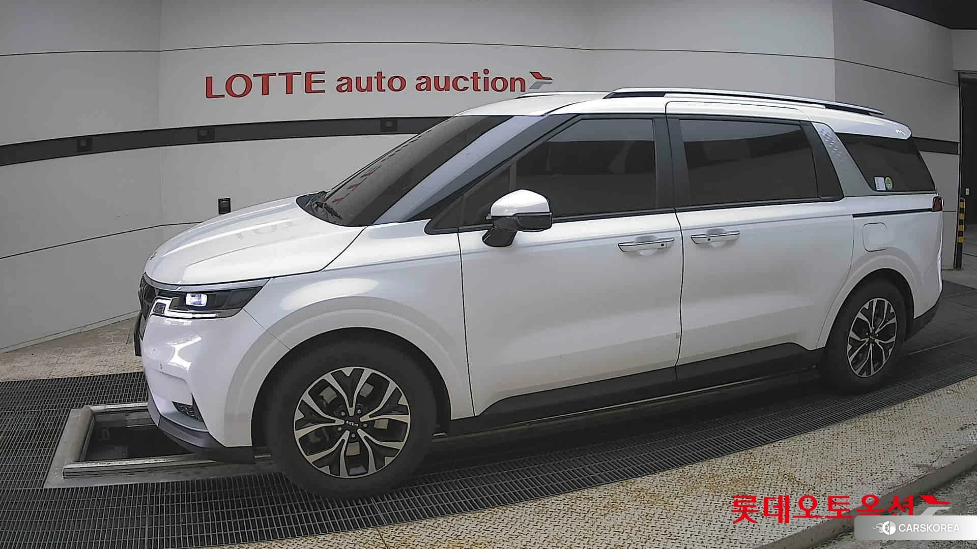 Kia Carnival 2022 Snow White Pearl (optional) из Кореи, фото 3