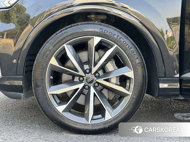 Audi Q7 2024 Черный из Китая, фото 3