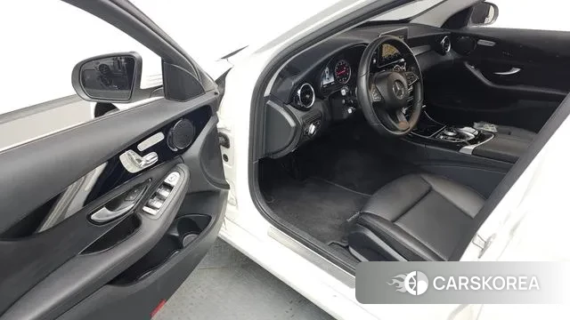 Mercedes-Benz C-Class W205 2018 Белый из Кореи, фото 3