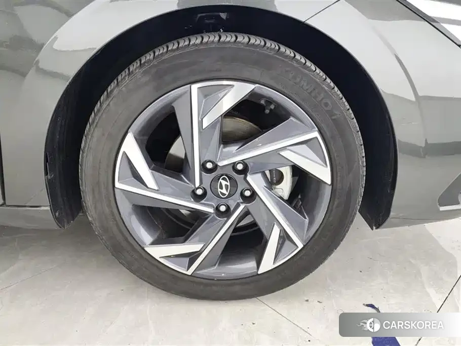 Hyundai Elantra 2024 Silver/gray из Китая, фото 3