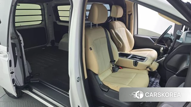 Hyundai Staria 2024 Белый из Кореи, фото 3