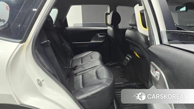 Kia Niro Plus 2023 Белый из Кореи, фото 3