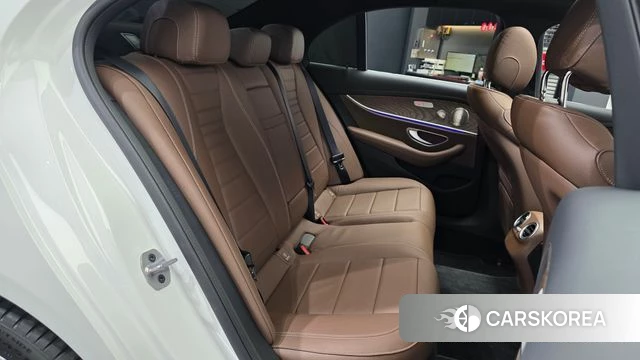 Mercedes-Benz E-Class W213 2023 Белый из Кореи, фото 3