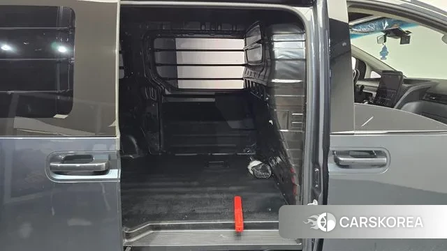 Hyundai Staria 2022 Черный из Кореи, фото 3