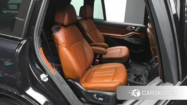 BMW X7 (G07) 2025 Черный из Кореи, фото 3