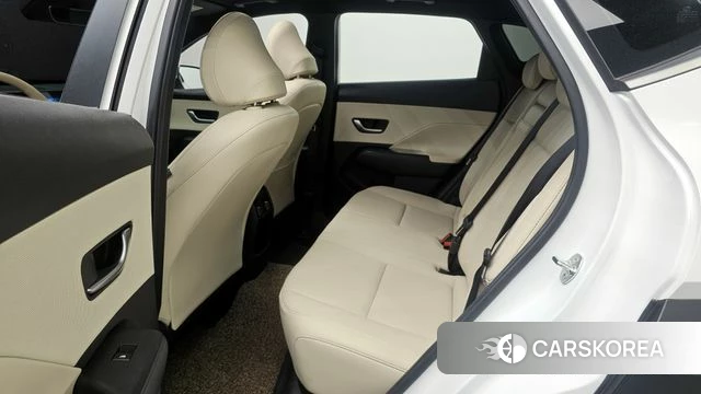 Hyundai Kona (SX2) 2024 Белый из Кореи, фото 3