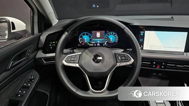 Volkswagen Golf 8th Generation 2022 Белый из Кореи, фото 3