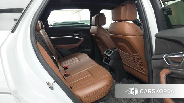Audi e-Tron 2020 Белый из Кореи, фото 3