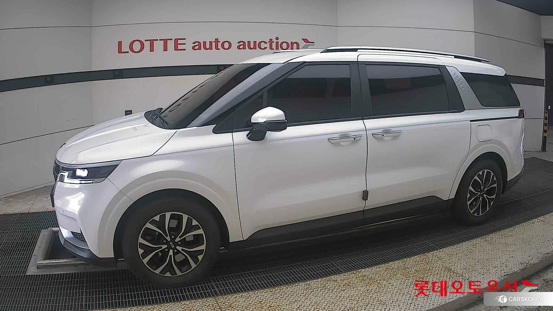 Kia Carnival 2021 Snow White Pearl (optional) из Кореи, фото 3