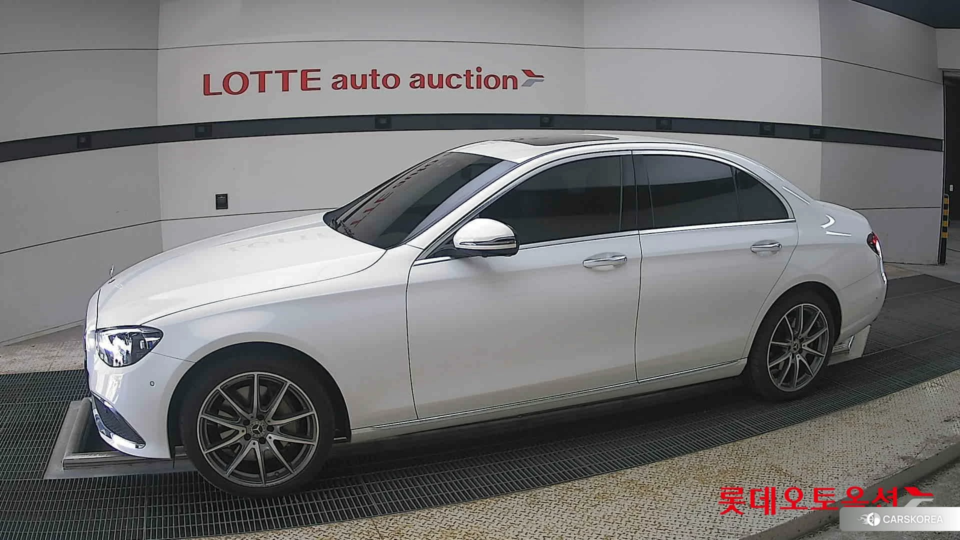 Mercedes-Benz Mercedes-Benz E300 e 4MATIC 2022 149-POLAR WHITE (BENZ) из Кореи, фото 3