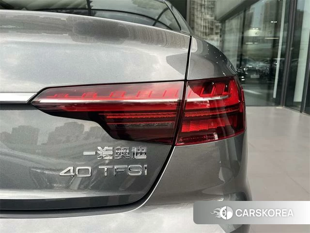 Audi A4L 2022 Темно-серый из Китая, фото 3