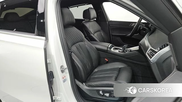 BMW X6 (G06) 2023 Белый из Кореи, фото 3