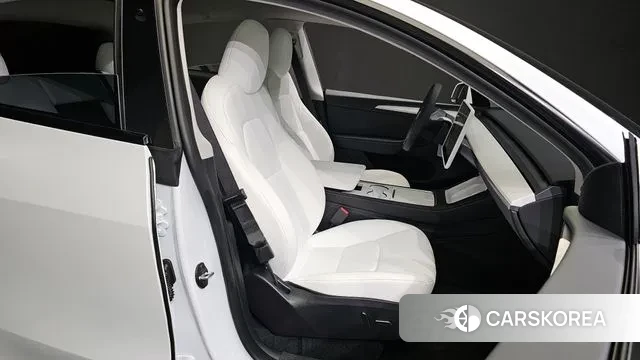 Tesla Model Y 2024 Белый из Кореи, фото 3