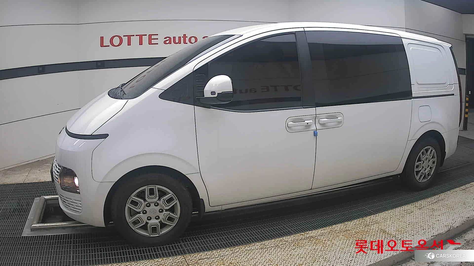 Hyundai Staria 2022 Белый из Кореи, фото 3