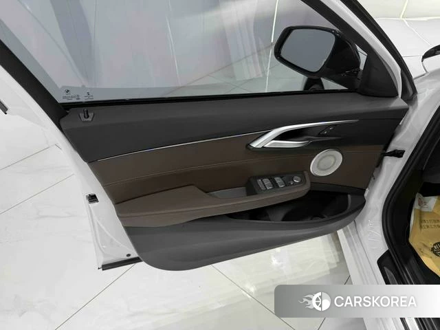 BMW 1 series 2023 Белый из Китая, фото 3
