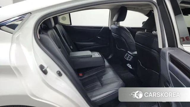 Lexus ES300h 7th generation 2020 Белый из Кореи, фото 3