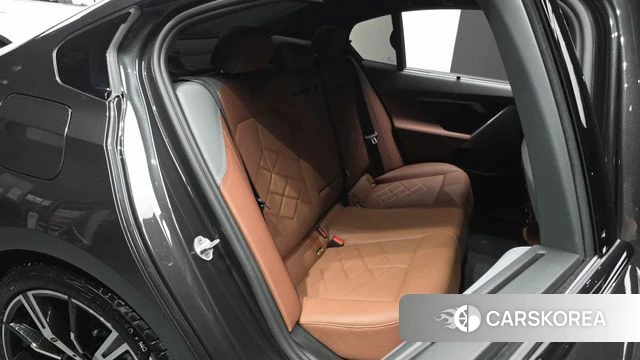 BMW 5 Series (G60) 2026 Серый из Кореи, фото 3