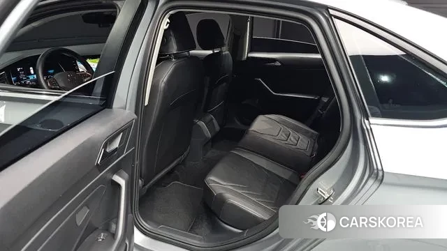 Volkswagen 7th Generation of Jetta 2023 Серебристо-серый из Кореи, фото 3