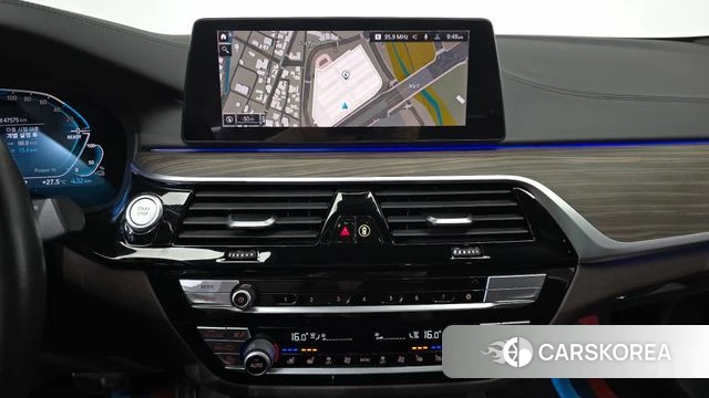 BMW 5 Series (G30) 2020 Серебристо-серый из Кореи, фото 3