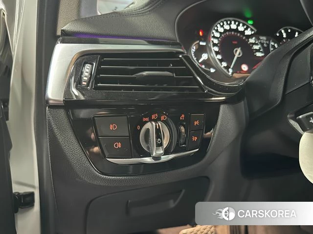 BMW 5 Series (G30) 2018 Черный из Кореи, фото 3